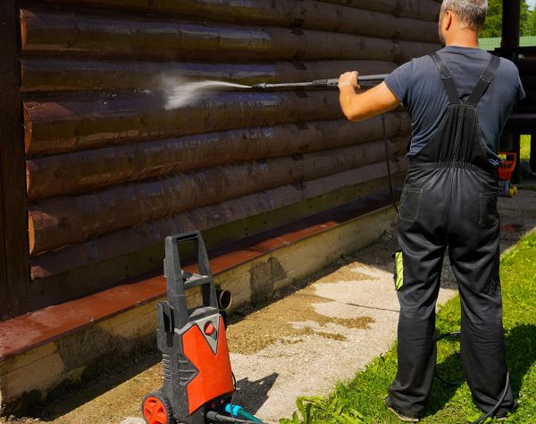 Log Home Pressure Washing in Olathe