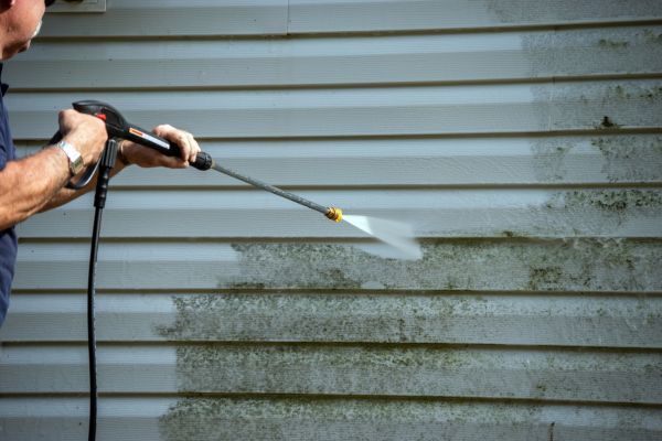 Vinyl Siding Power Washing in Olathe