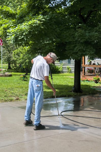 Driveway Concrete Cleaning in Olathe
