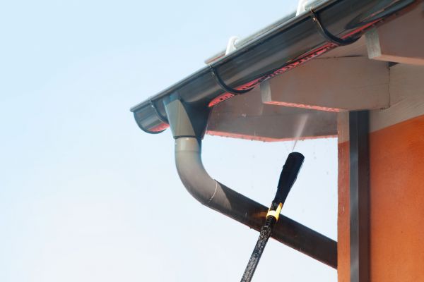Eaves Power Washing in Olathe